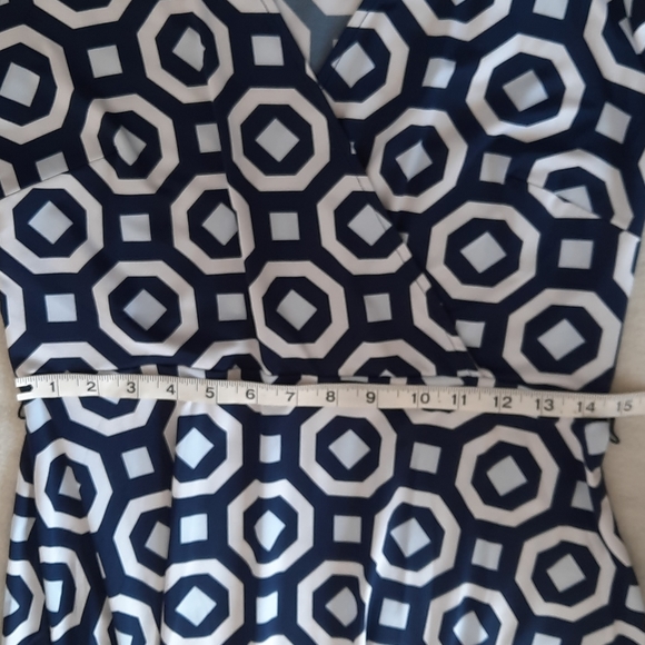 Blue and white geometric print dress - Picture 10 of 12